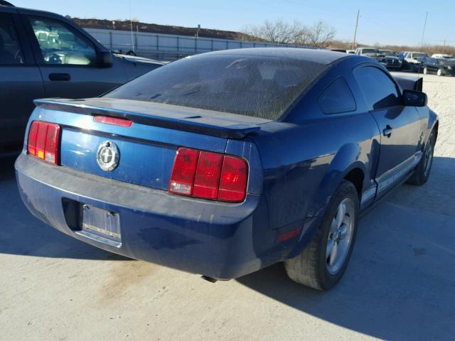 1ZVHT80N585152565 - 2008 FORD MUSTANG BLUE photo 4