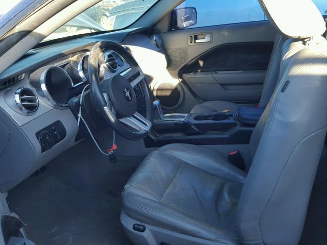 1ZVHT80N585152565 - 2008 FORD MUSTANG BLUE photo 5