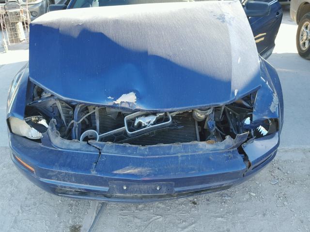 1ZVHT80N585152565 - 2008 FORD MUSTANG BLUE photo 7