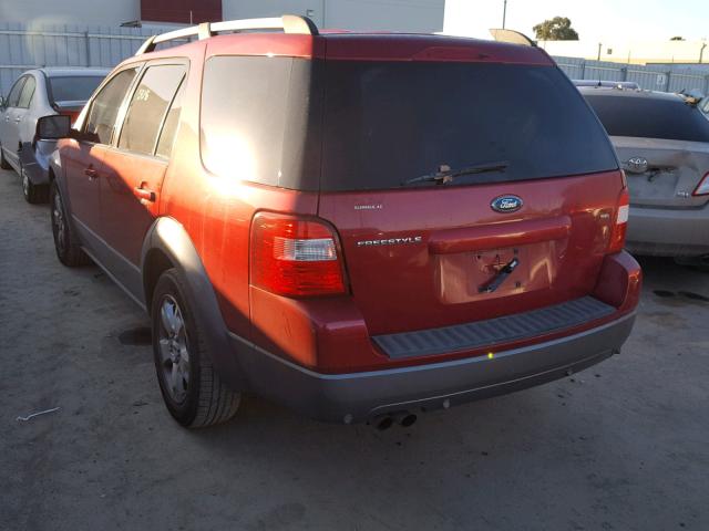 1FMZK02125GA34684 - 2005 FORD FREESTYLE RED photo 3