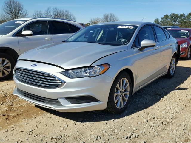 3FA6P0H77HR111492 - 2017 FORD FUSION SE SILVER photo 2