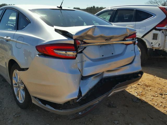 3FA6P0H77HR111492 - 2017 FORD FUSION SE SILVER photo 9