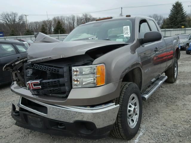 1GT22ZCG3CZ211368 - 2012 GMC SIERRA K25 BROWN photo 2