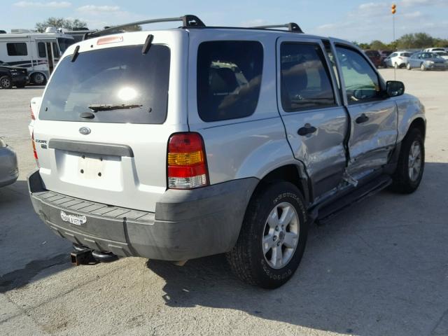 1FMYU93175DA18572 - 2005 FORD ESCAPE XLT SILVER photo 4