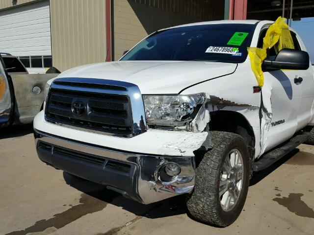 5TFUW5F11DX305534 - 2013 TOYOTA TUNDRA DOU WHITE photo 9