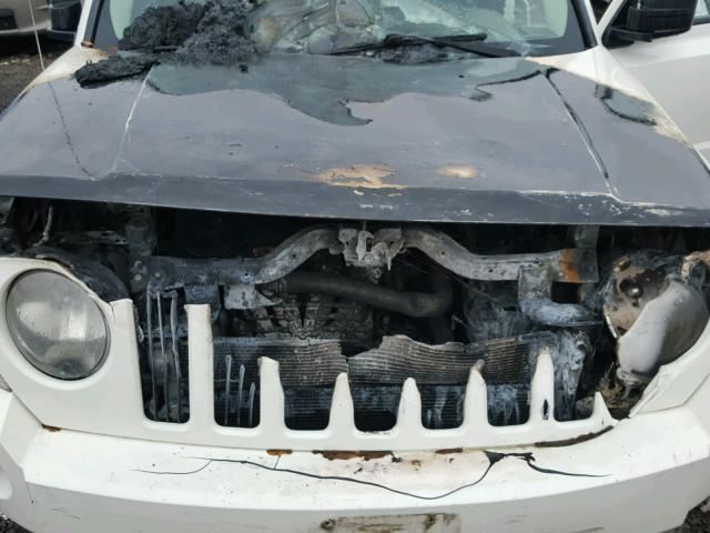 1J8FF28W87D371979 - 2007 JEEP PATRIOT SP WHITE photo 7