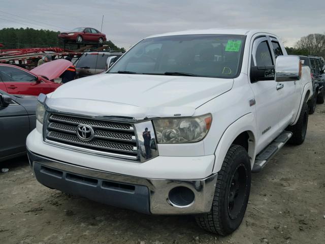 5TFRV54197X024596 - 2007 TOYOTA TUNDRA DOU WHITE photo 2