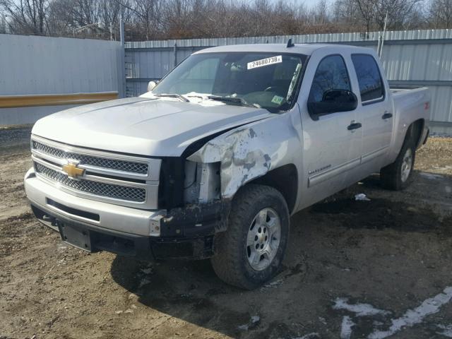 1GCPKSE76CF138492 - 2012 CHEVROLET SILVERADO SILVER photo 2