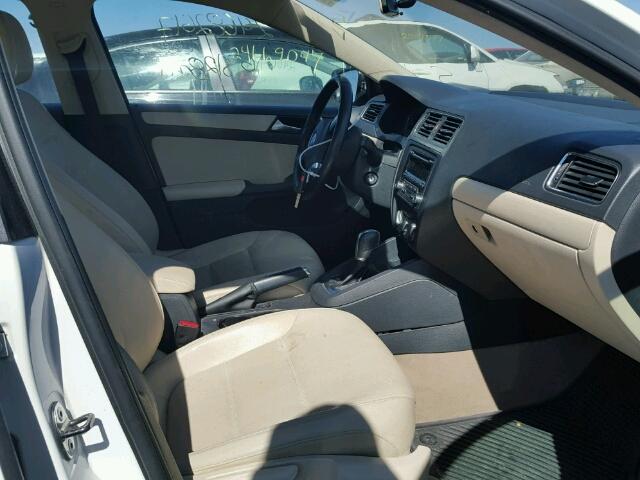 3VWDP7AJ9CM410839 - 2012 VOLKSWAGEN JETTA SE 白色 照片 5