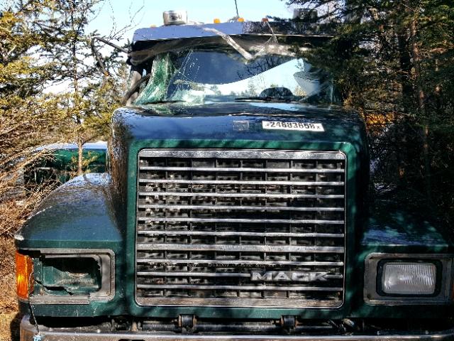 1M1AN07Y5FM018772 - 2015 MACK 600 CHU600 GREEN photo 7