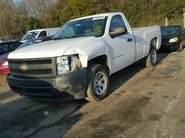 1GCEC14C17Z570201 - 2007 CHEVROLET SILVERADO WHITE photo 2