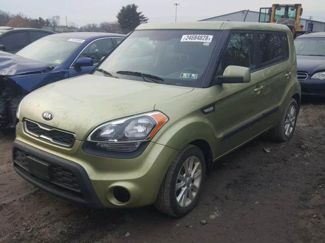 KNDJT2A56D7574374 - 2013 KIA SOUL GREEN photo 2