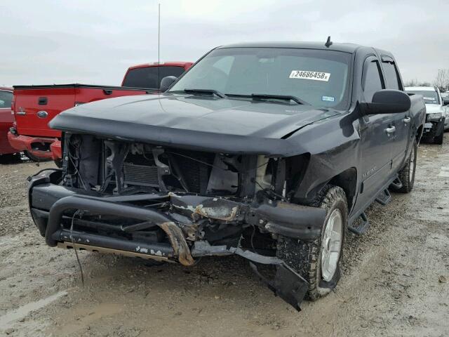 3GCPKSE30BG127739 - 2011 CHEVROLET SILVERADO BLACK photo 2