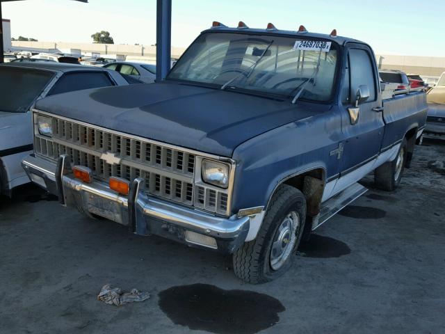 1GCGC24M9BZ142215 - 1981 CHEVROLET C20 BLUE photo 2