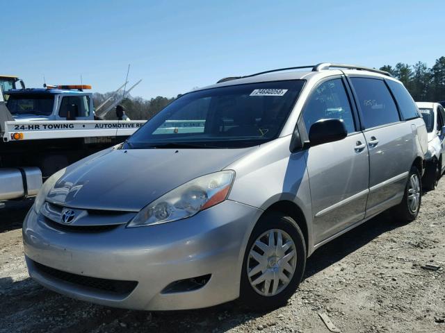 5TDZK23C78S160369 - 2008 TOYOTA SIENNA CE SILVER photo 2