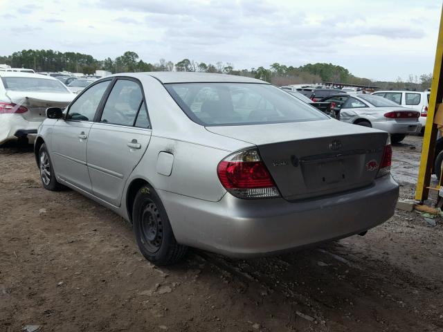 JTDBE30K063041121 - 2006 TOYOTA CAMRY LE SILVER photo 3