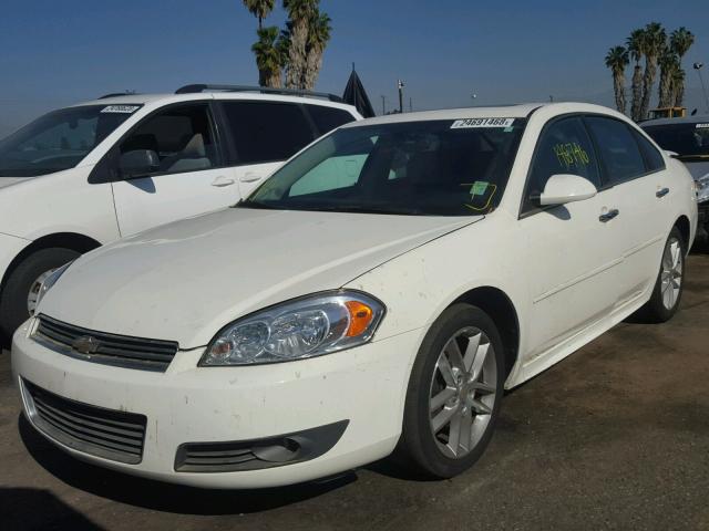 2G1WU57M791267411 - 2009 CHEVROLET IMPALA LTZ WHITE photo 2