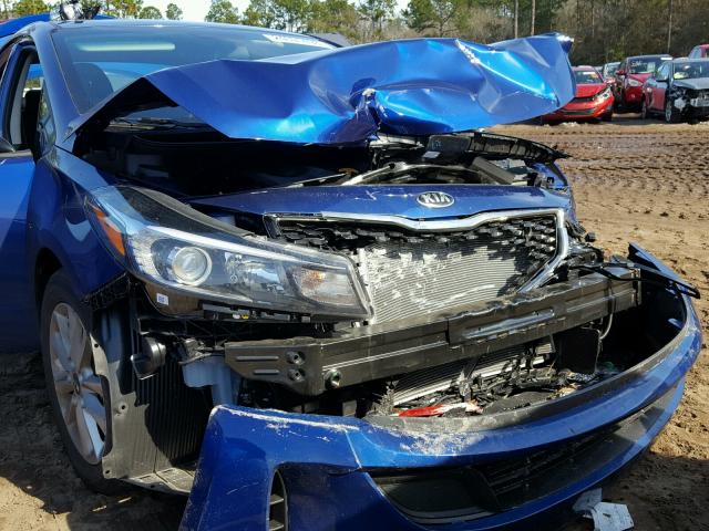 3KPFL4A7XHE105149 - 2017 KIA FORTE LX BLUE photo 9