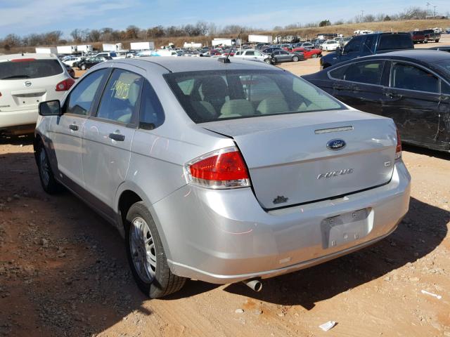 1FAHP3FN2AW149095 - 2010 FORD FOCUS SE SILVER photo 3