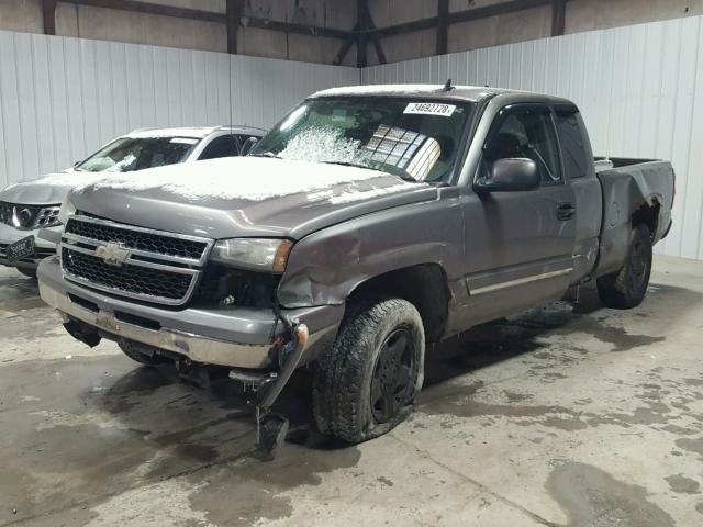 1GCEK19B86Z117579 - 2006 CHEVROLET SILVERADO GRAY photo 2