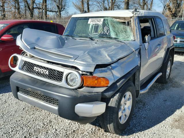 JTEBU11F470028539 - 2007 TOYOTA FJ CRUISER SILVER photo 2