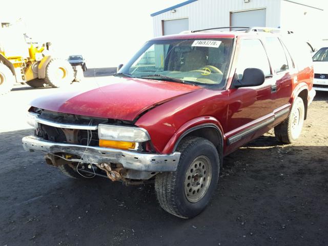 1GNDT13W2W2274738 - 1998 CHEVROLET BLAZER RED photo 2