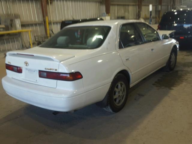 4T1BG22K9VU045531 - 1997 TOYOTA CAMRY CE WHITE photo 4