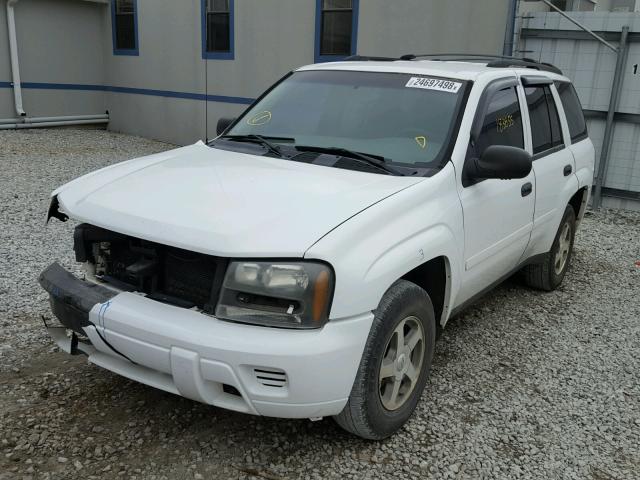 1GNDT13S762154981 - 2006 CHEVROLET TRAILBLAZE WHITE photo 2