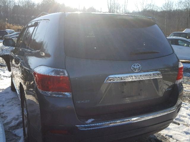 5TDBK3EH9BS063536 - 2011 TOYOTA HIGHLANDER GREEN photo 3