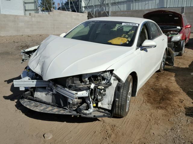 3LN6L2G95DR814809 - 2013 LINCOLN MKZ WHITE photo 2