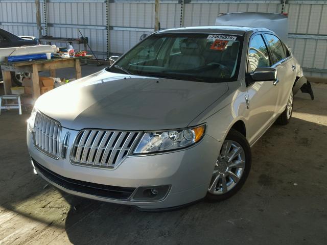 3LNHL2GC4AR659928 - 2010 LINCOLN MKZ SILVER photo 2