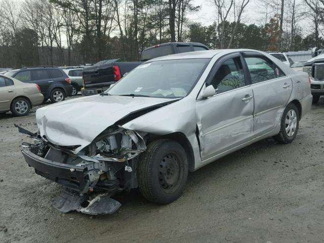 4T1BE32K82U509402 - 2002 TOYOTA CAMRY LE SILVER photo 2