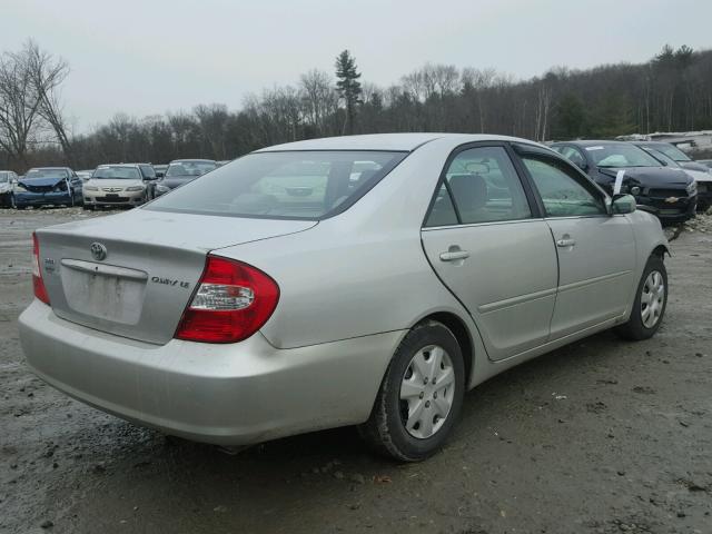 4T1BE32K82U509402 - 2002 TOYOTA CAMRY LE SILVER photo 4