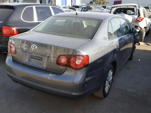 3VWRZ7AJ8AM074579 - 2010 VOLKSWAGEN JETTA SE GRAY photo 4