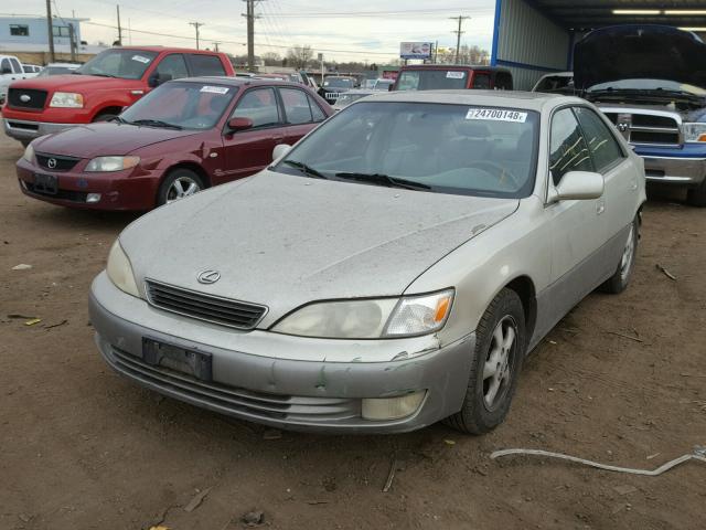 JT8BF28G1W5049223 - 1998 LEXUS ES 300 SILVER photo 2