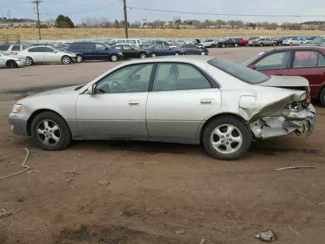 JT8BF28G1W5049223 - 1998 LEXUS ES 300 SILVER photo 9