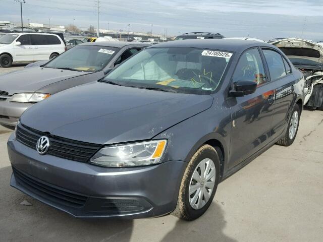 3VW2K7AJXCM410905 - 2012 VOLKSWAGEN JETTA BASE ნაცრისფერი ფოტო 2