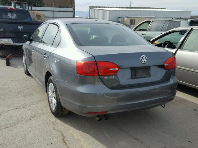 3VW2K7AJXCM410905 - 2012 VOLKSWAGEN JETTA BASE ნაცრისფერი ფოტო 3