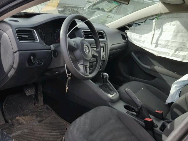 3VW2K7AJXCM410905 - 2012 VOLKSWAGEN JETTA BASE ნაცრისფერი ფოტო 5