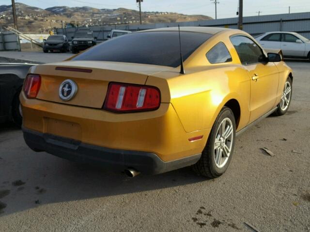 1ZVBP8AN7A5103981 - 2010 FORD MUSTANG GOLD photo 4