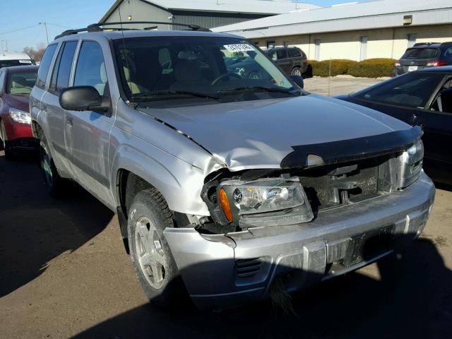 1GNDT13S652226137 - 2005 CHEVROLET TRAILBLAZE SILVER photo 1