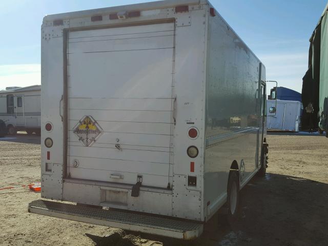 4UZA4FF49WC911887 - 1998 FREIGHTLINER CHASSIS M WHITE photo 4