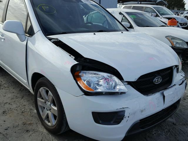 KNAFG526977101783 - 2007 KIA RONDO LX WHITE photo 9