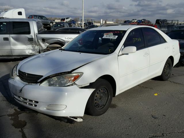 JTDBE32KX20056556 - 2002 TOYOTA CAMRY LE WHITE photo 2