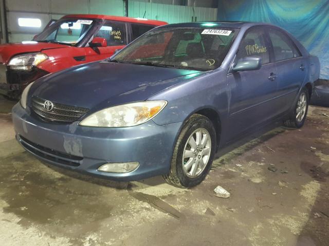 4T1BE30K04U813104 - 2004 TOYOTA CAMRY LE BLUE photo 2