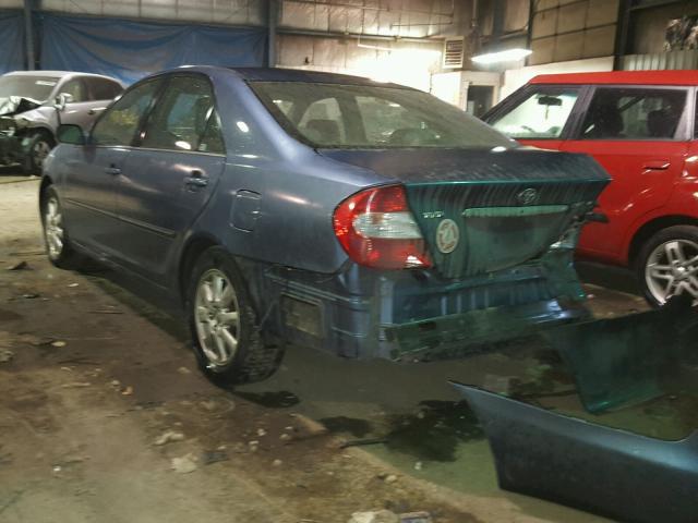4T1BE30K04U813104 - 2004 TOYOTA CAMRY LE BLUE photo 3
