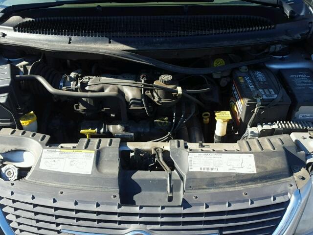 2C4GP74LX3R135388 - 2003 CHRYSLER TOWN & COU SILVER photo 7