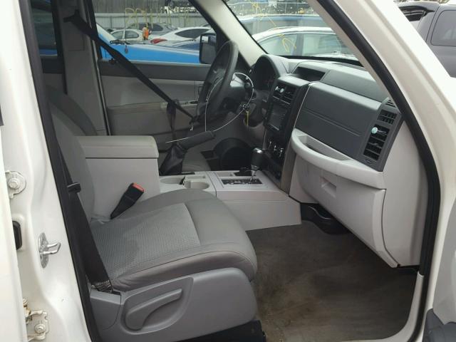 1J8GN28K48W233317 - 2008 JEEP LIBERTY SP WHITE photo 5