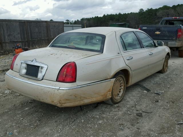 1LNHM83W32Y637714 - 2002 LINCOLN TOWN CAR C CREAM photo 4