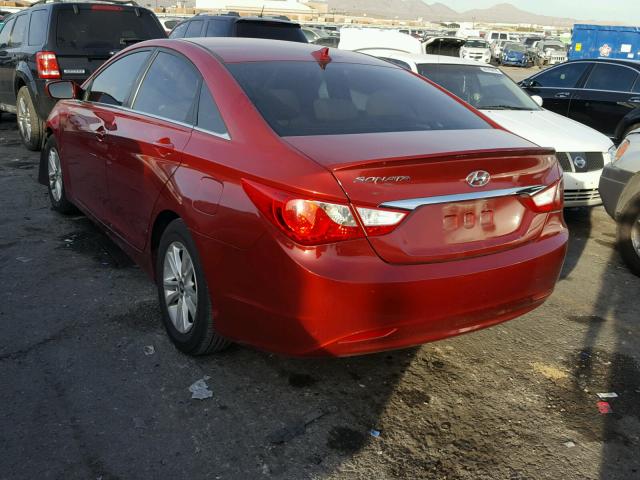 5NPEB4AC5DH665498 - 2013 HYUNDAI SONATA GLS RED photo 3